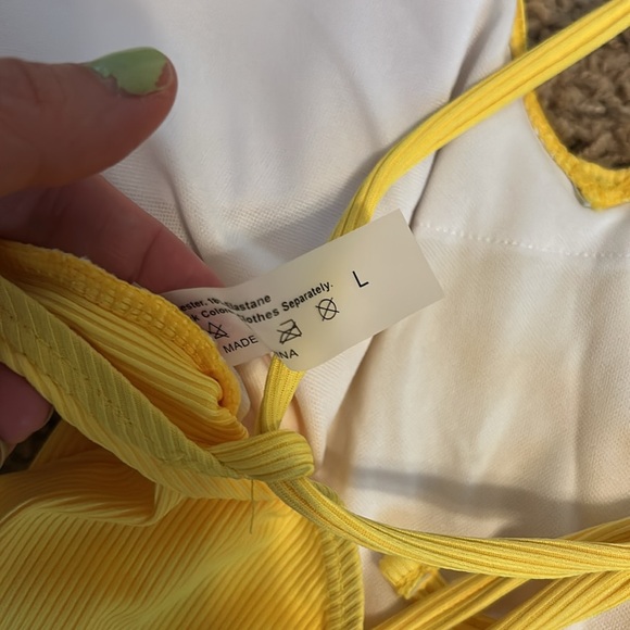 Women’s yellow one piece swimsuit size large - Picture 4 of 4